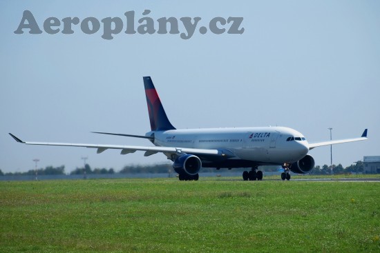 Airbus A330-223 - N858NW