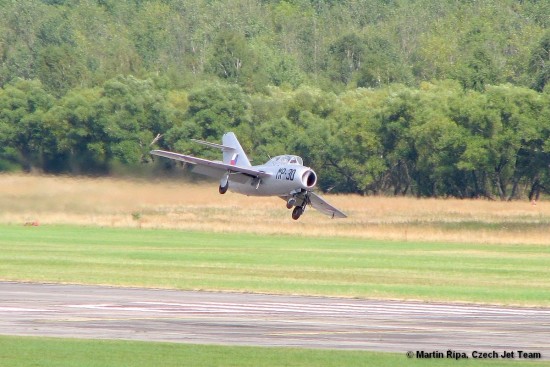 MiG-15 UTI (SP-YNZ) low pass