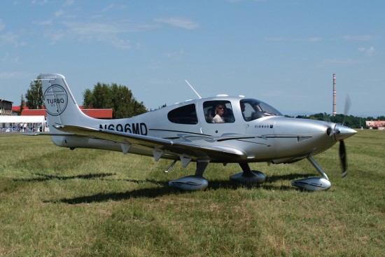 Cirrus SR-22 - N696MD