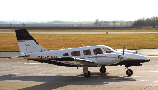 Piper PA-34-220T Seneca III - OK-SAN