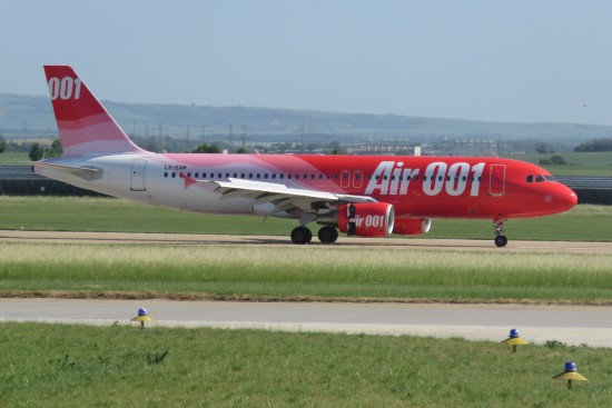 Airbus A320-214 - LZ-EAN