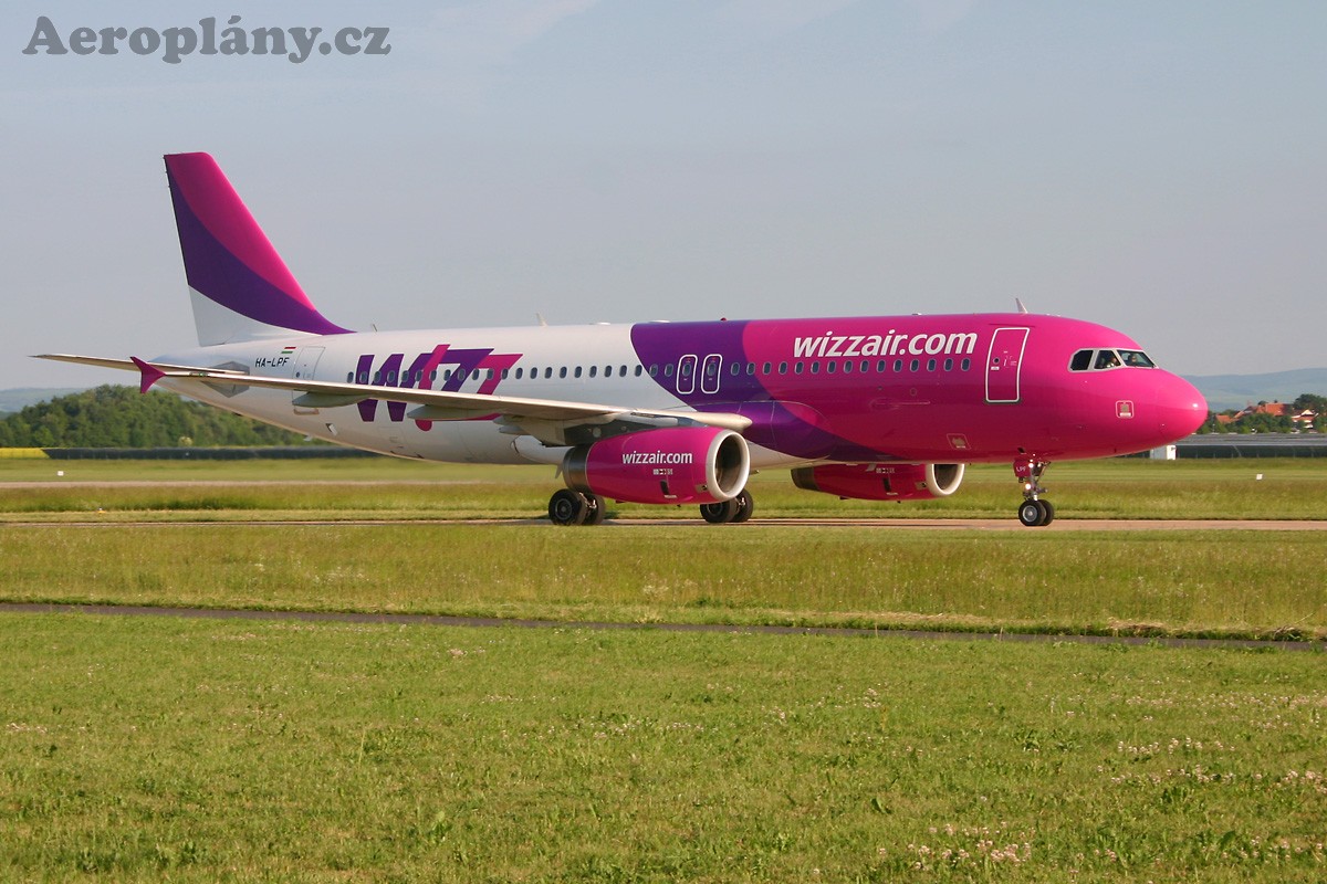 Airbus A320-233 - HA-LPF