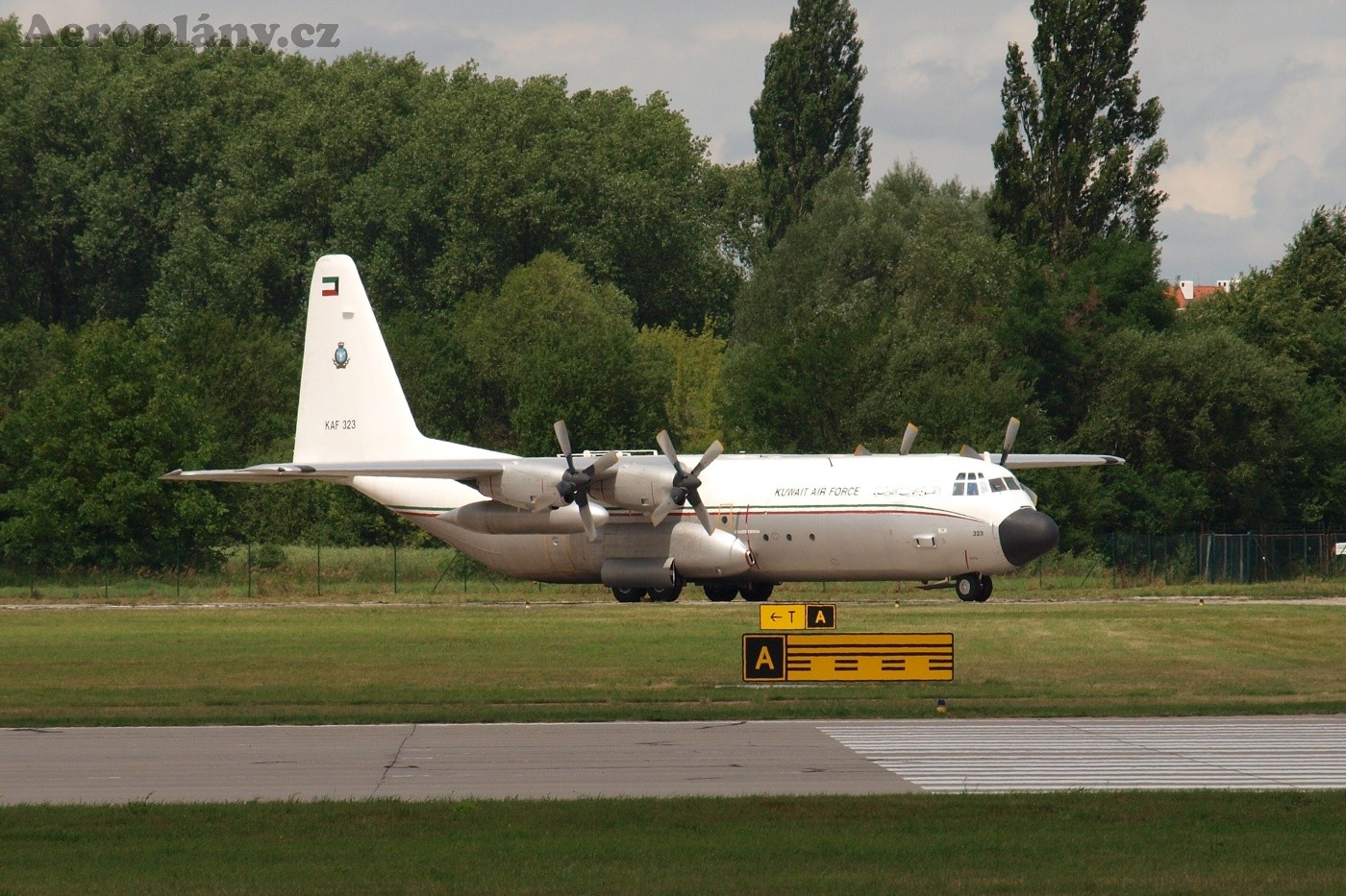 L-100-30 Hercules - KAF323