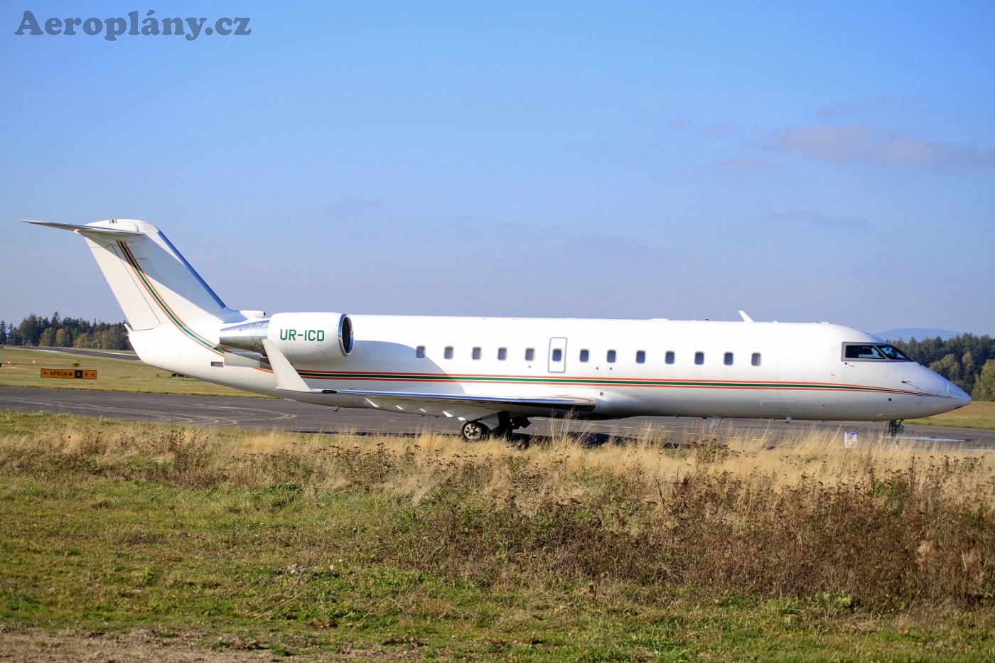 Canadair CL-600-2B19 Challenger 850  - UR-ICD