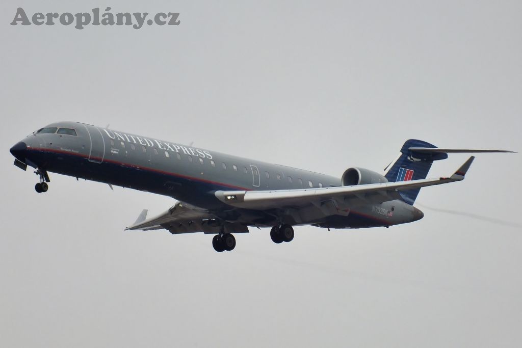 Canadaair RJ700 - N703SK