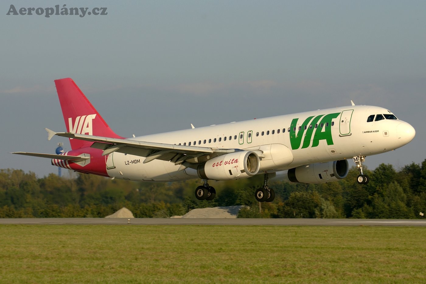 Airbus A320-232 - LZ-MDM