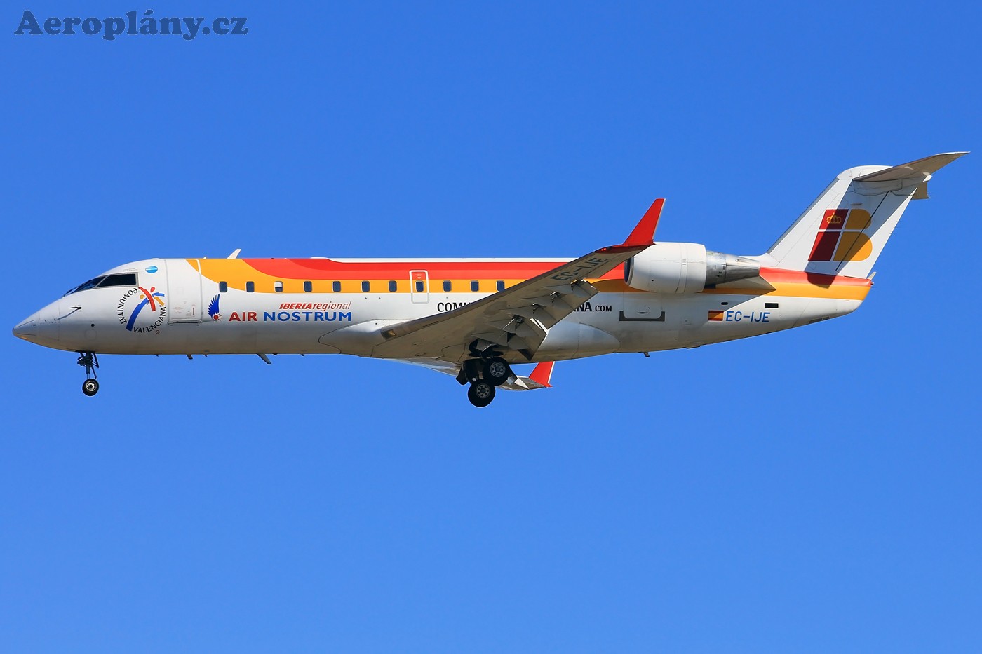 Canadair CL-600-2B19 Regional Jet CRJ-200ER - EC-IJE