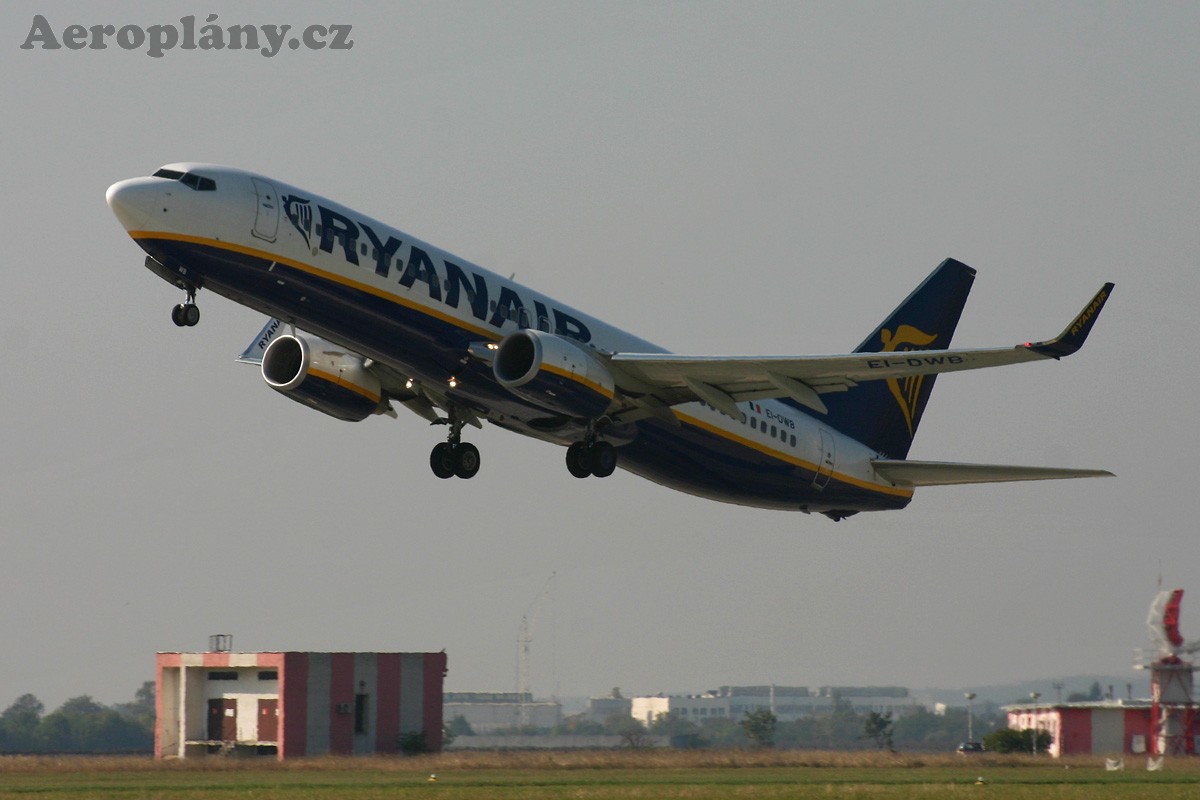 Boeing 737-8AS - EI-DWB