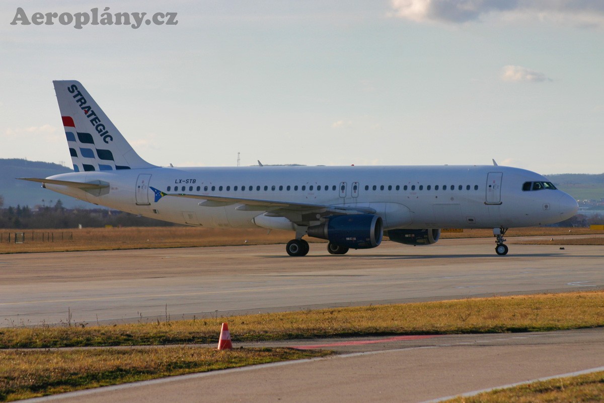 Airbus A320-212 - LX-STB