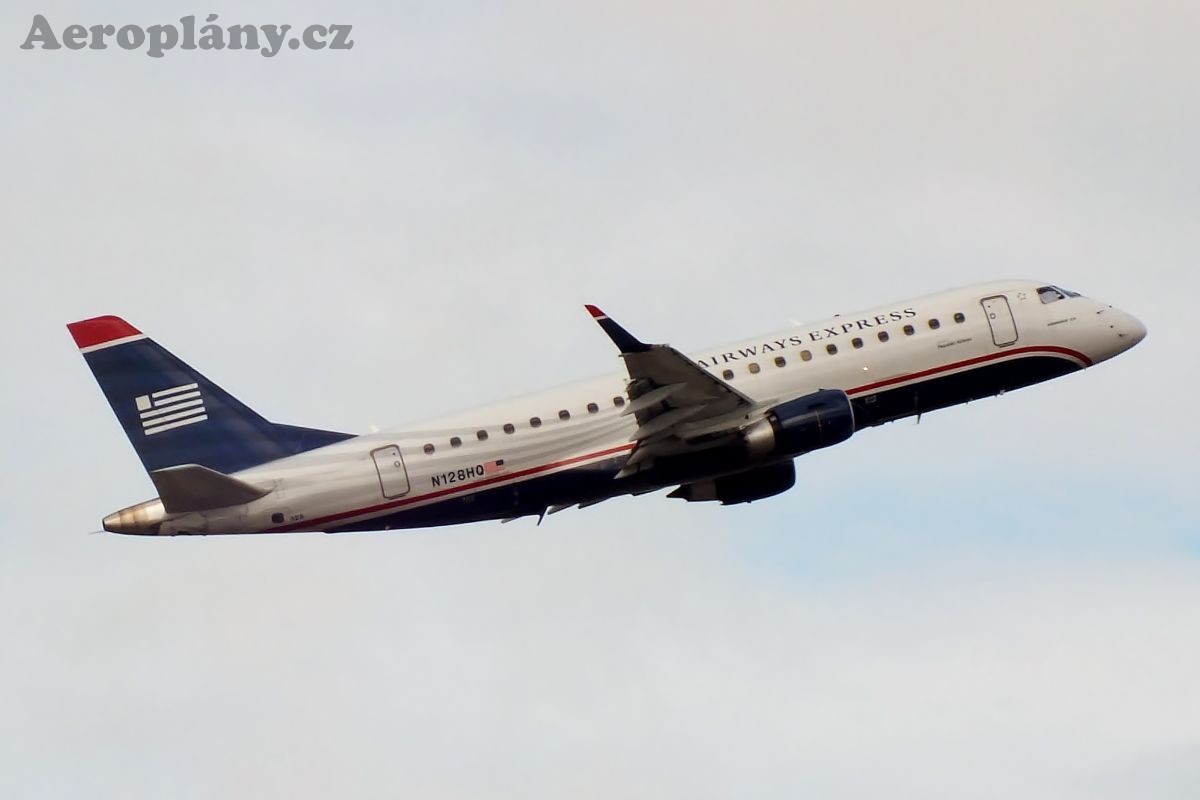 Embraer ERJ 175LR - N128HQ