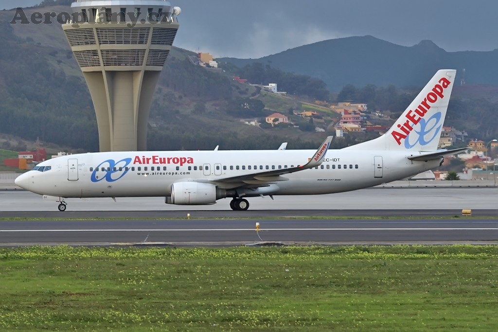 BOEING 737