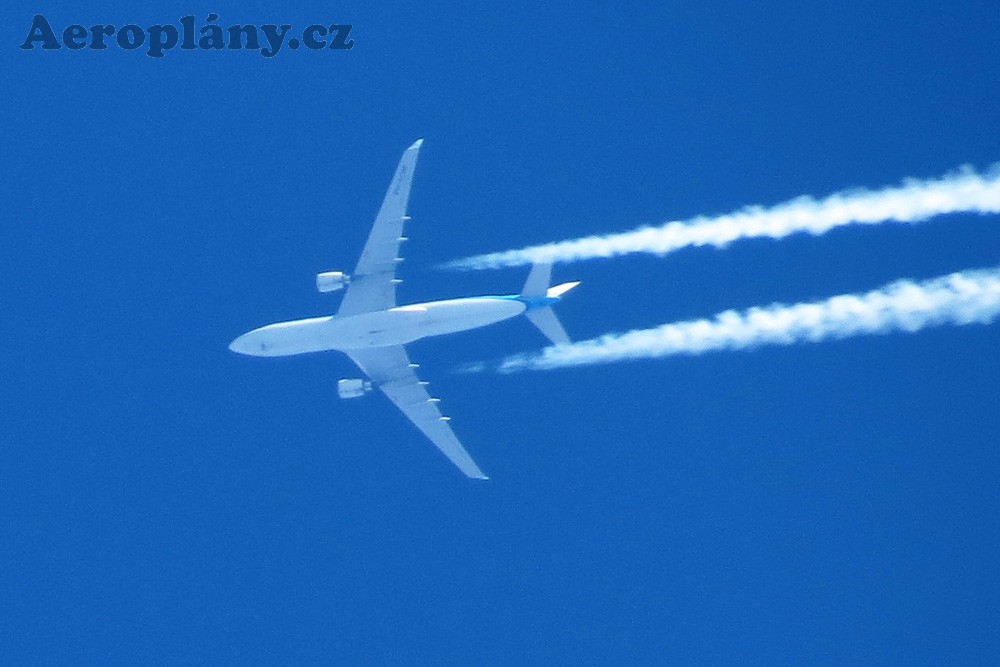 Airbus A330-203 - PH-AOM