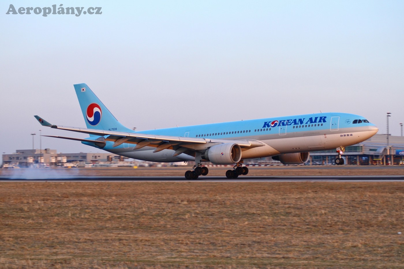 Airbus 330-223 - HL7539