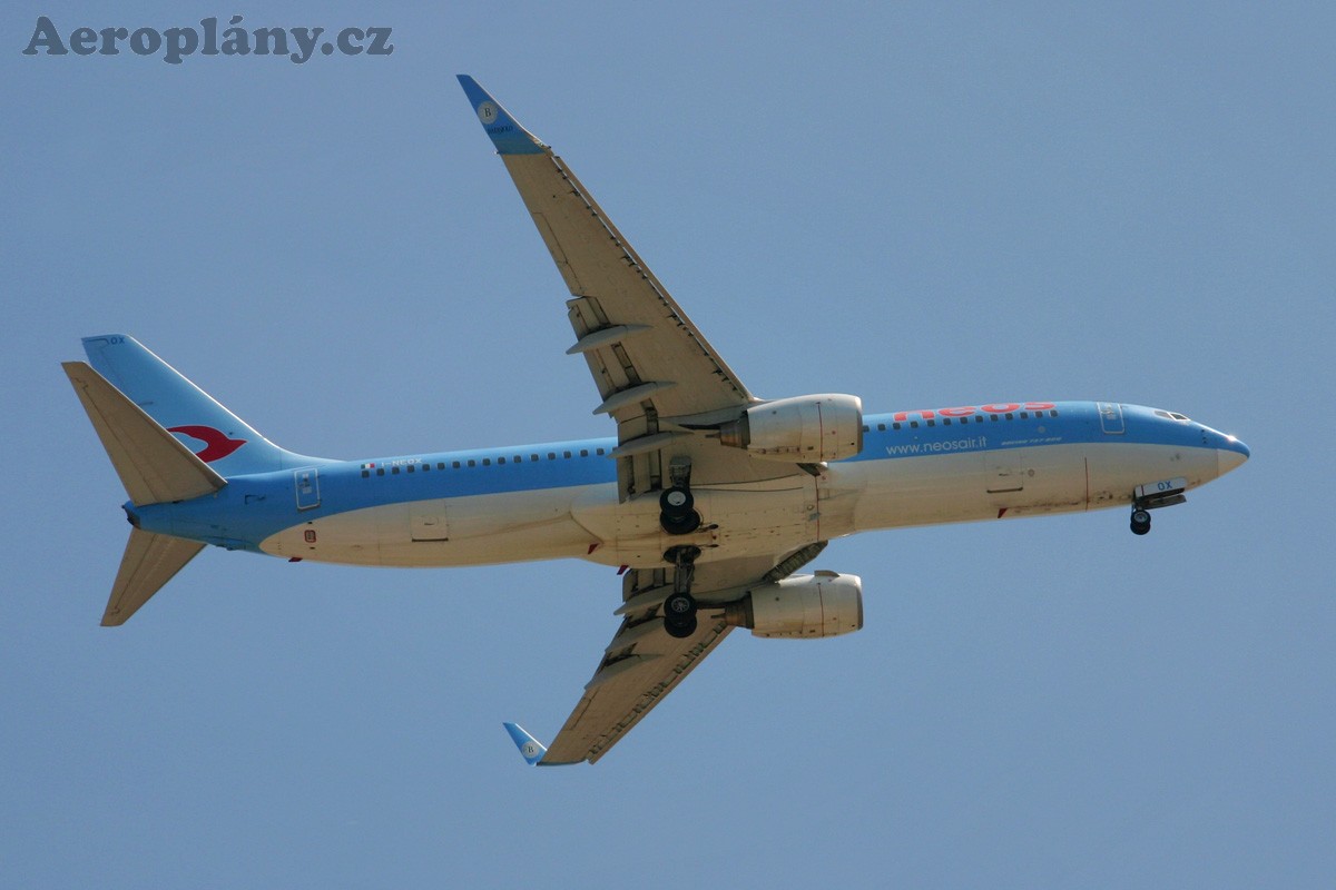 Boeing 737-86N - I-NEOX