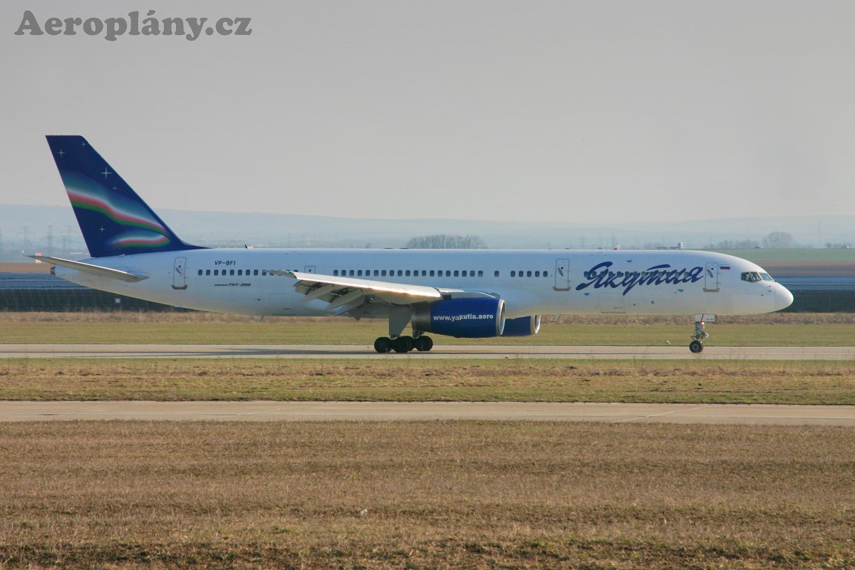Boeing 757-27B - VP-BFI