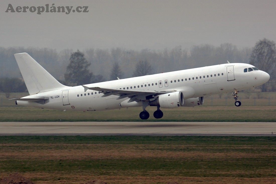 Airbus A320-211 - YL-LCH