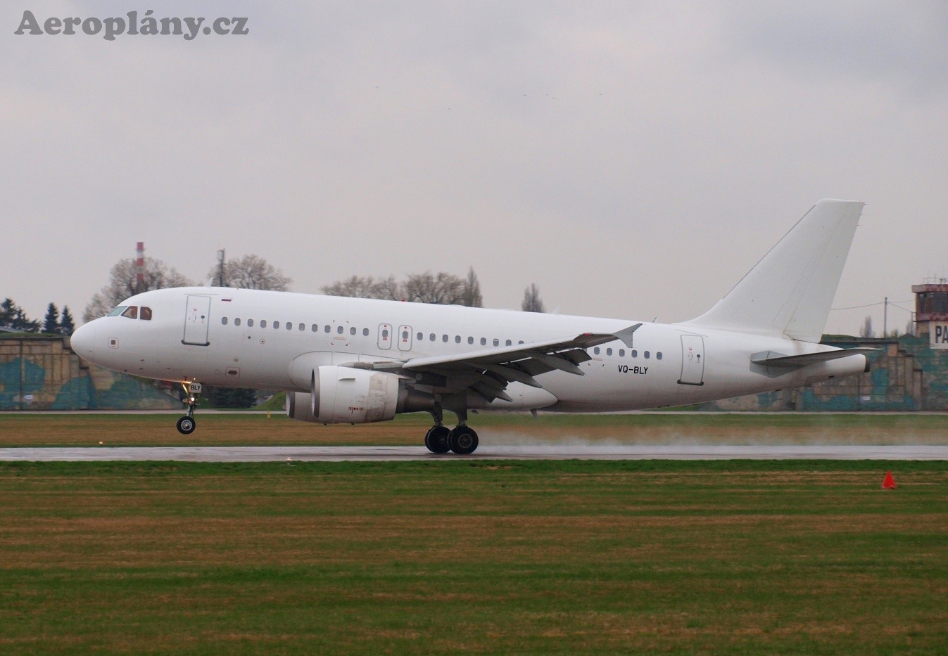 Airbus A319-111 - VQ-BLY