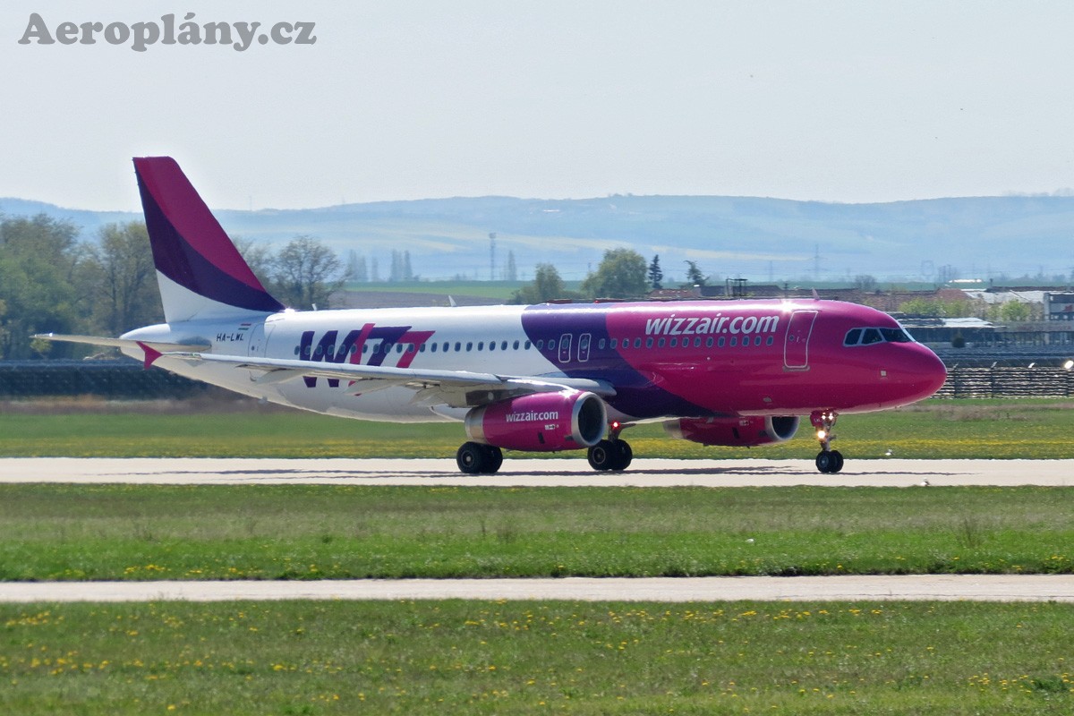Airbus A320-232 - HA-LWL