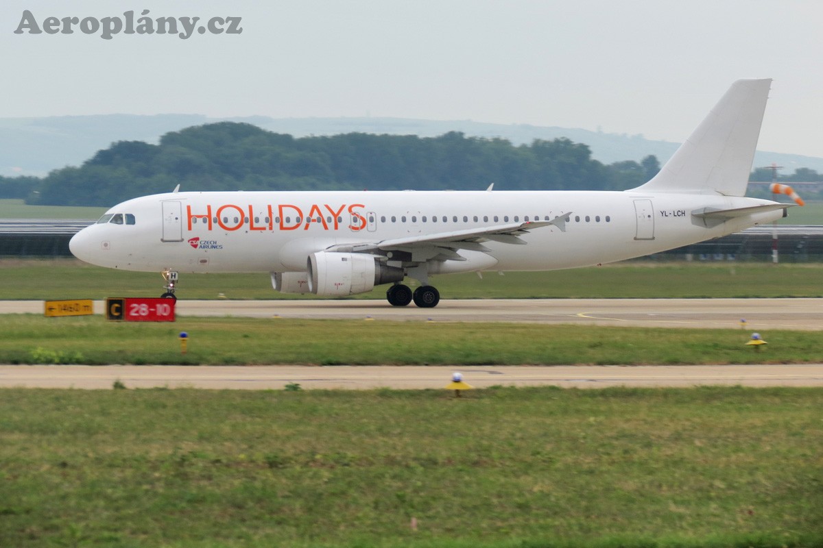 Airbus A320-211 - YL-LCH