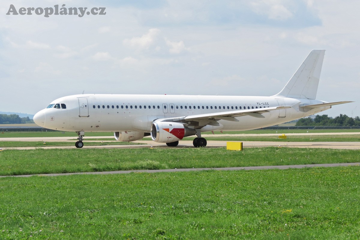 Airbus A320-211 - YL-LCC