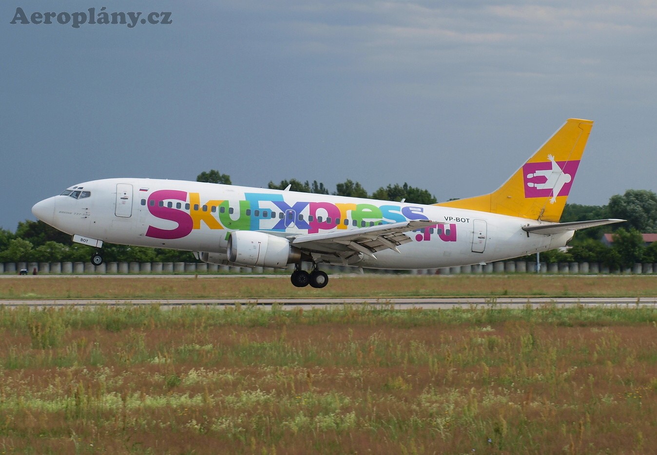 Boeing B737-341 - VP-BOT