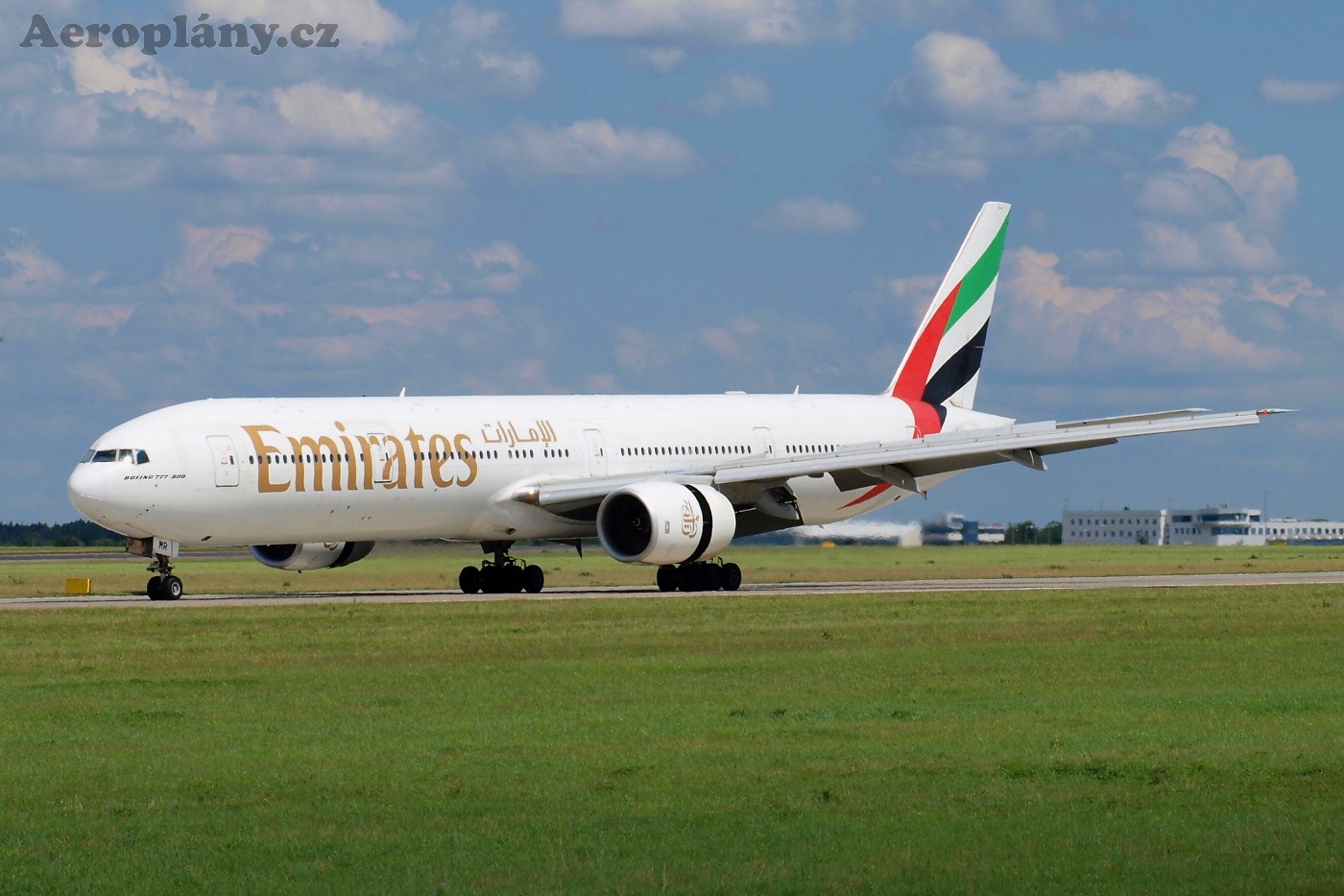 Boeing 777-31H - A6-EMR