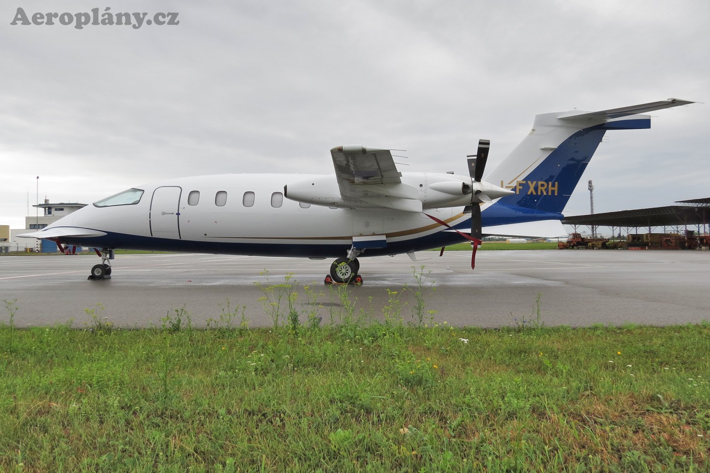 Piaggio P-180 Avanti II - I-FXRH
