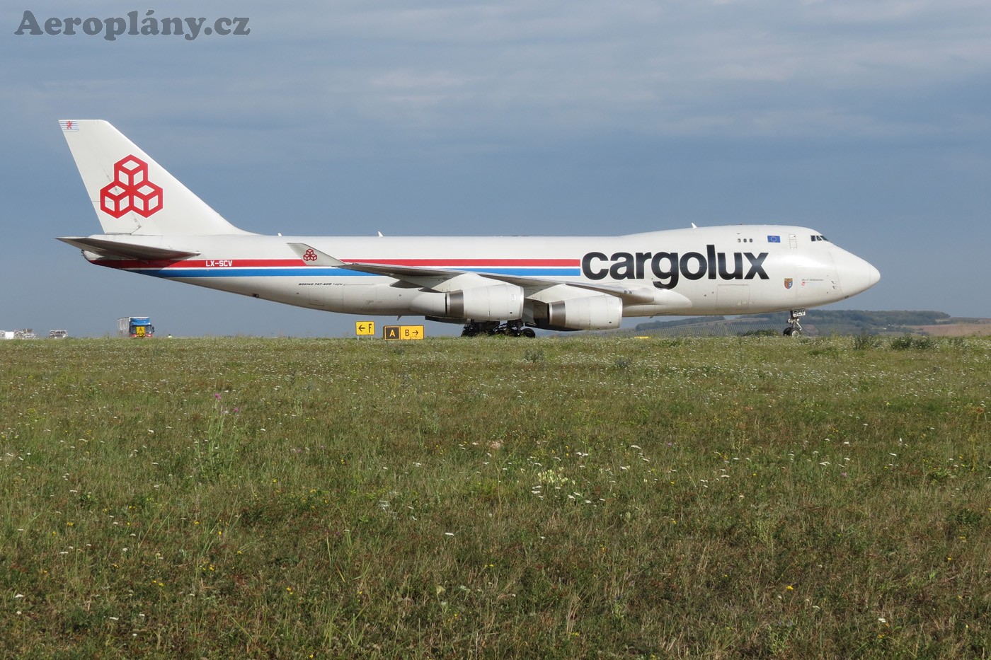 Boeing 747-4R7F/SCD - LX-SCV