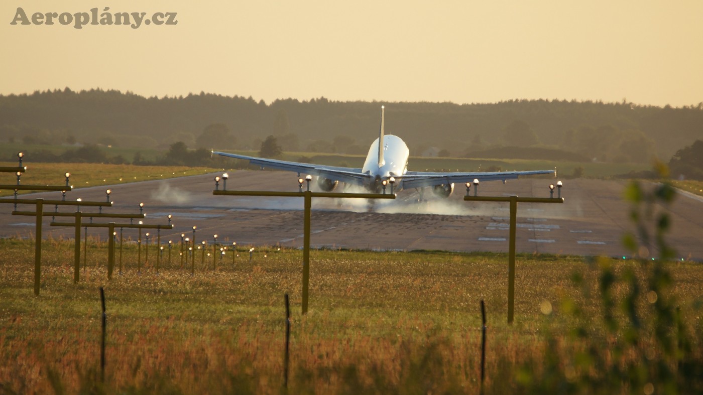Airbus A320-212 - YL-LCJ