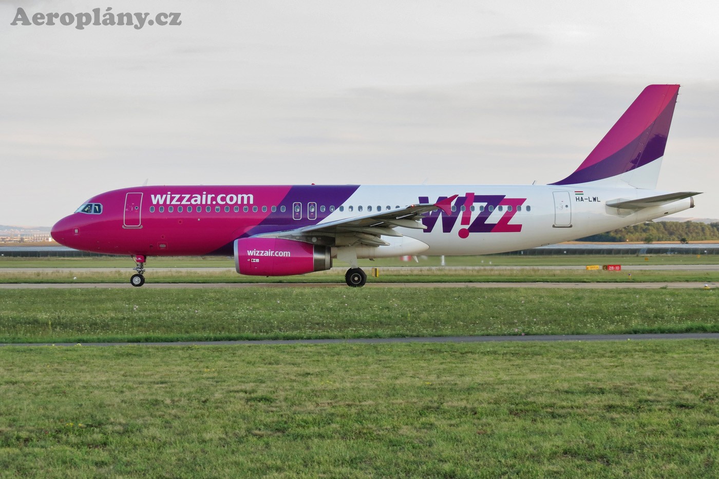 Airbus A320-232 - HA-LWL