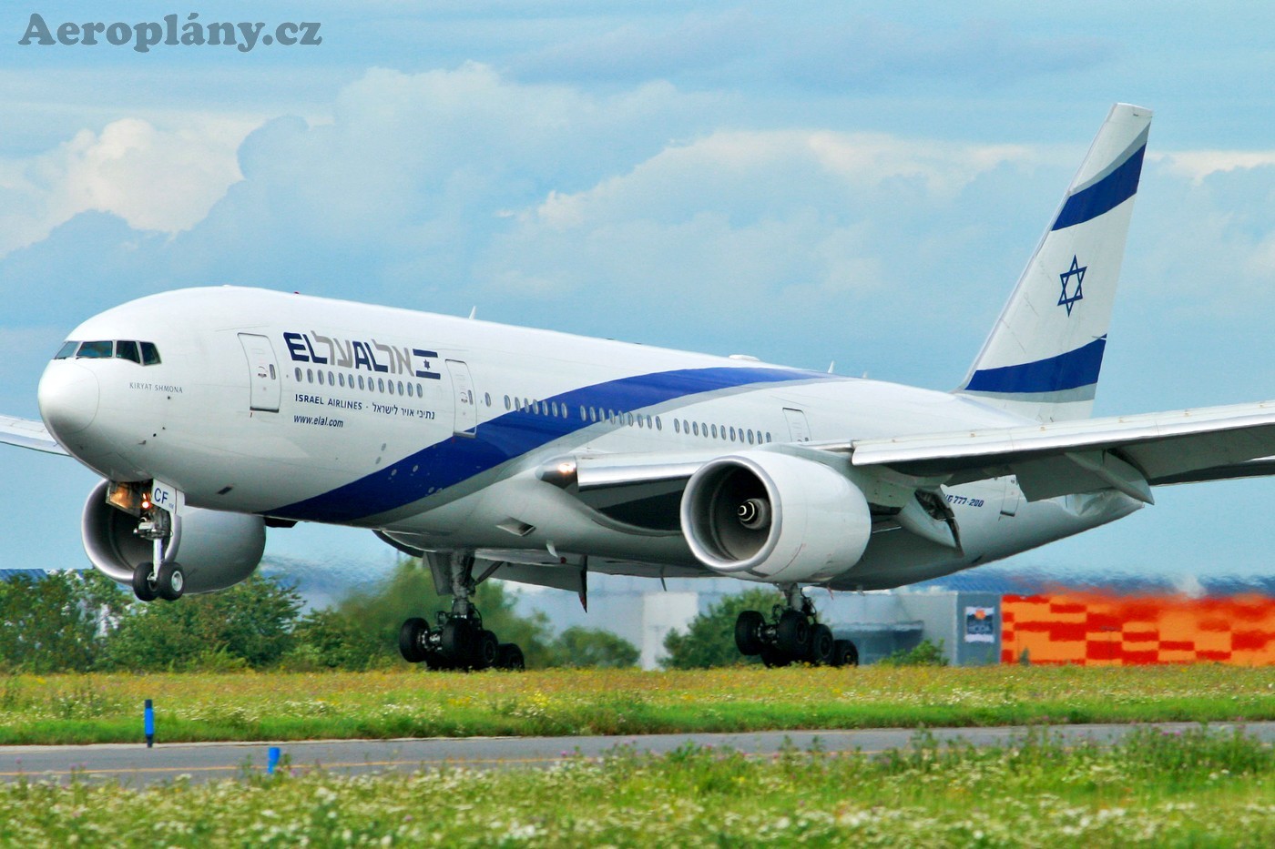 Boeing 777-258/ER - 4X-ECF