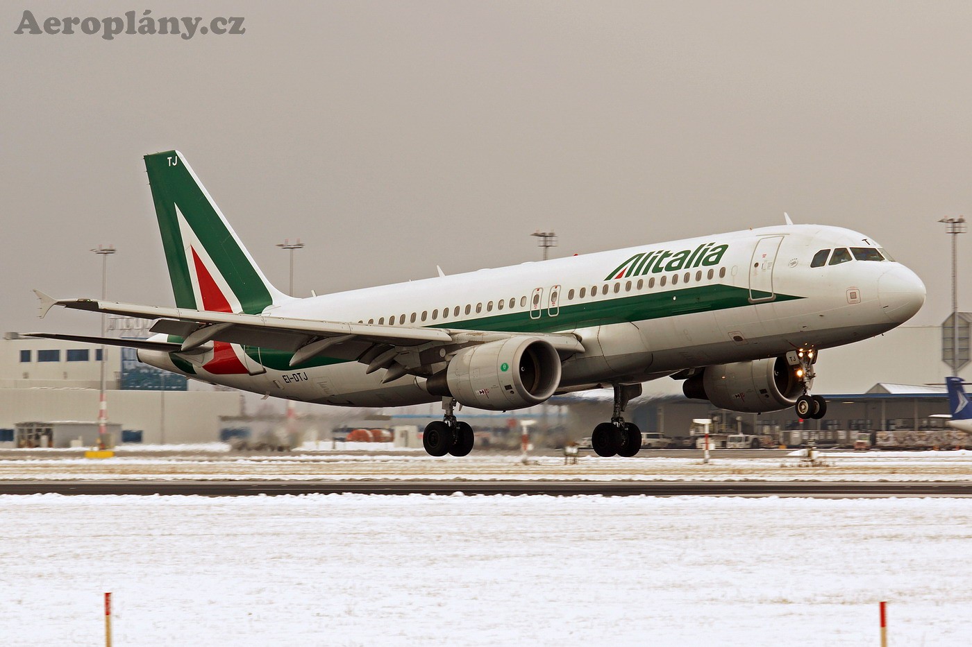 Airbus A320-216 - EI-DTJ
