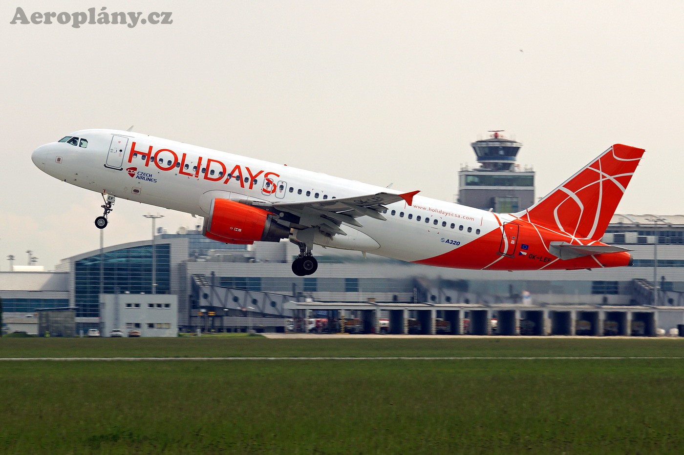 Airbus A320-214 - OK-LEF