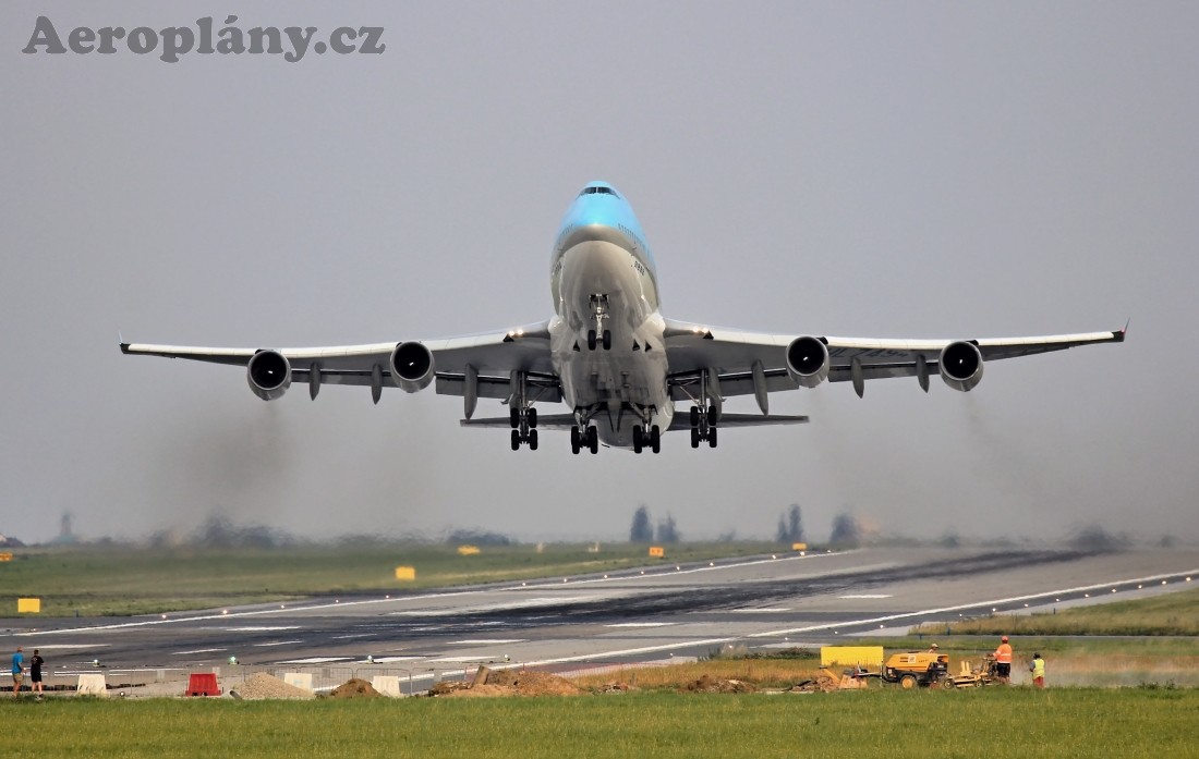 Boeing 747-4B5 - HL7494