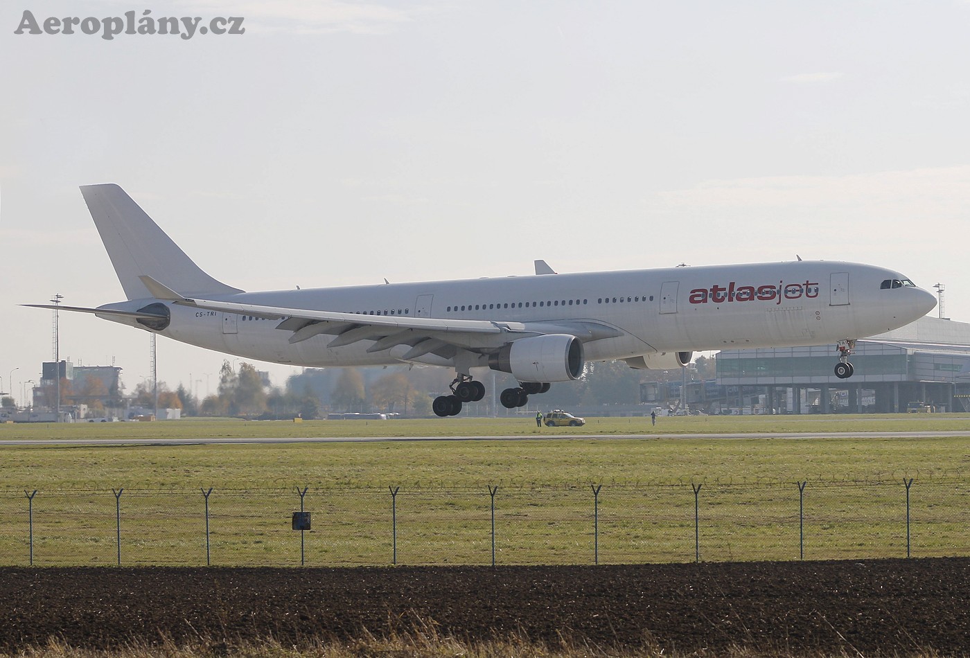 A330-322 CS-TRI 