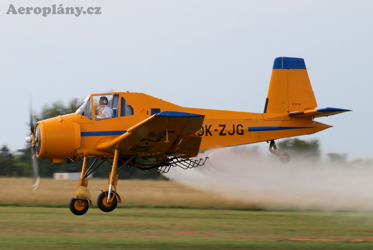 Zlín Z-37A Čmelák - OK-ZJG