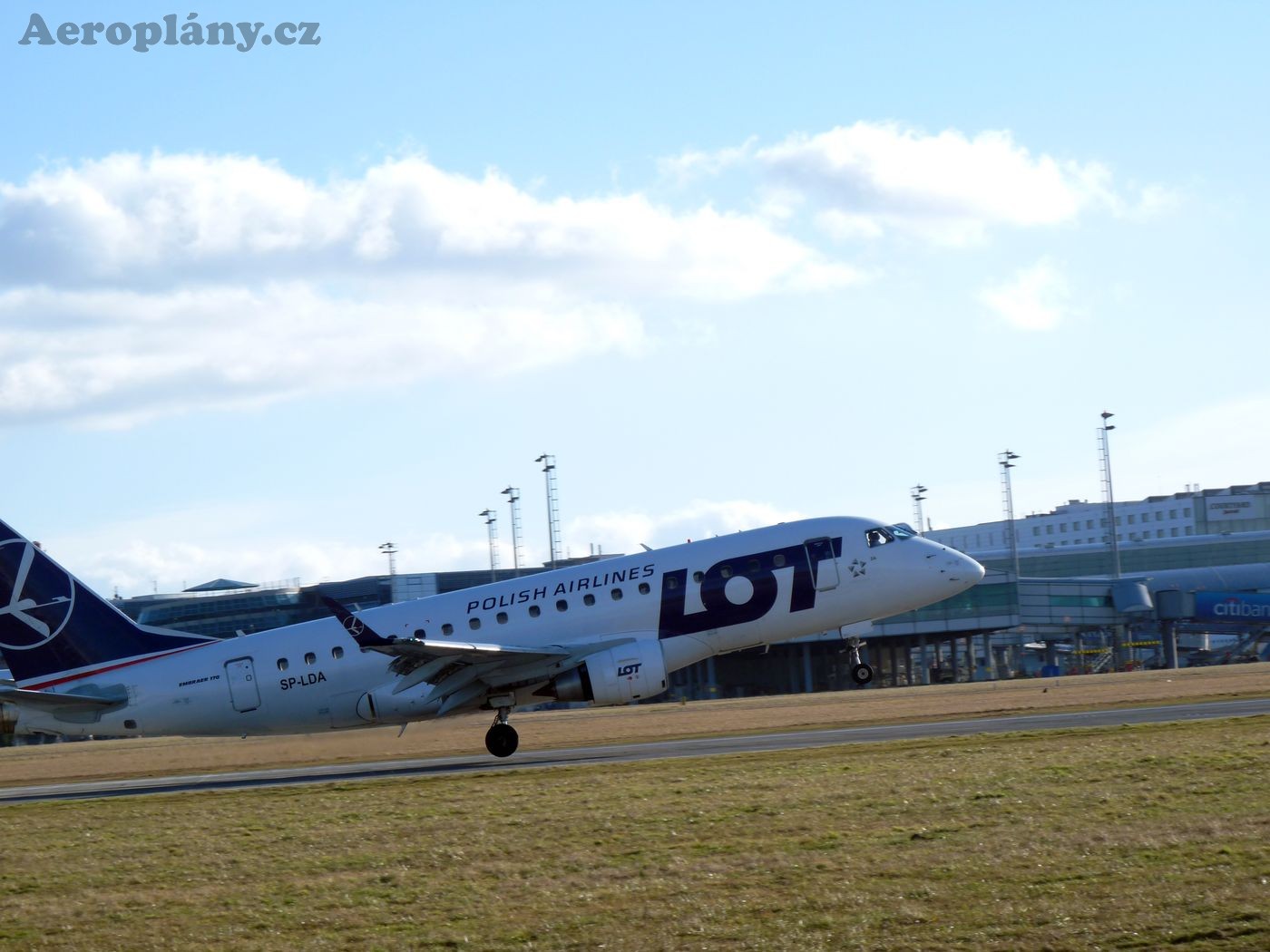 Embraer ERJ-170 - SP-LDA