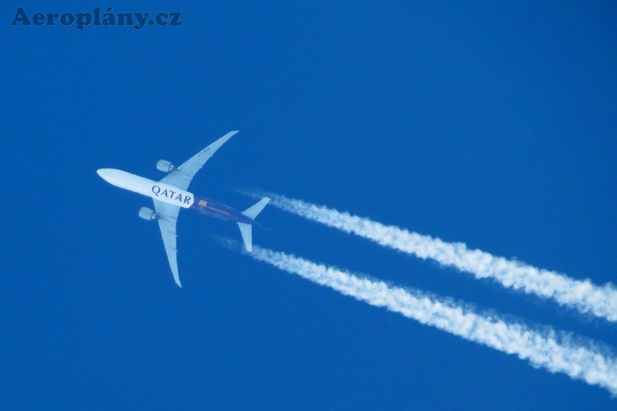 Boeing 777 Qatar - FC Barcelona livery