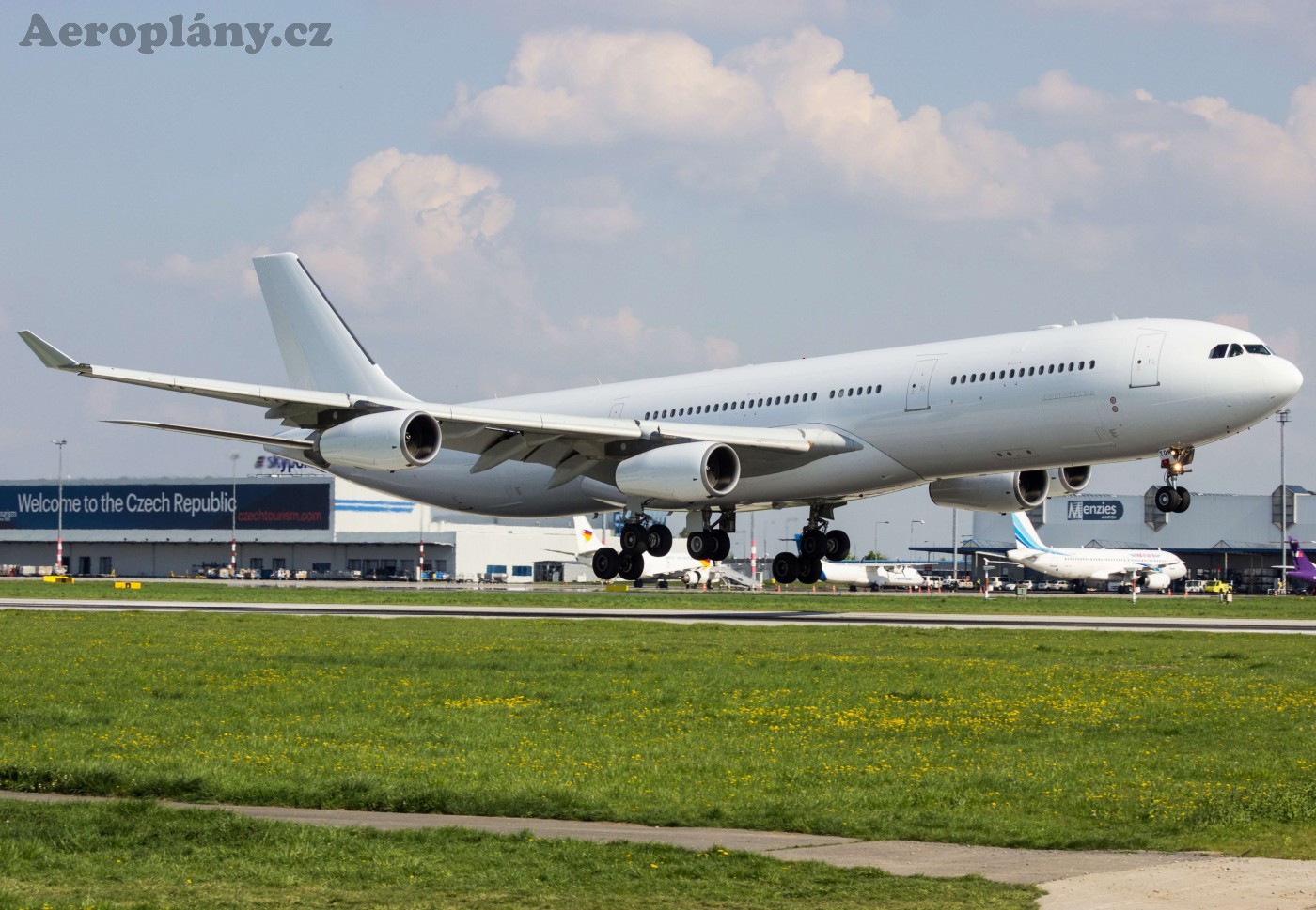 Airbus A340-313, CS-TQM, Hi Fly