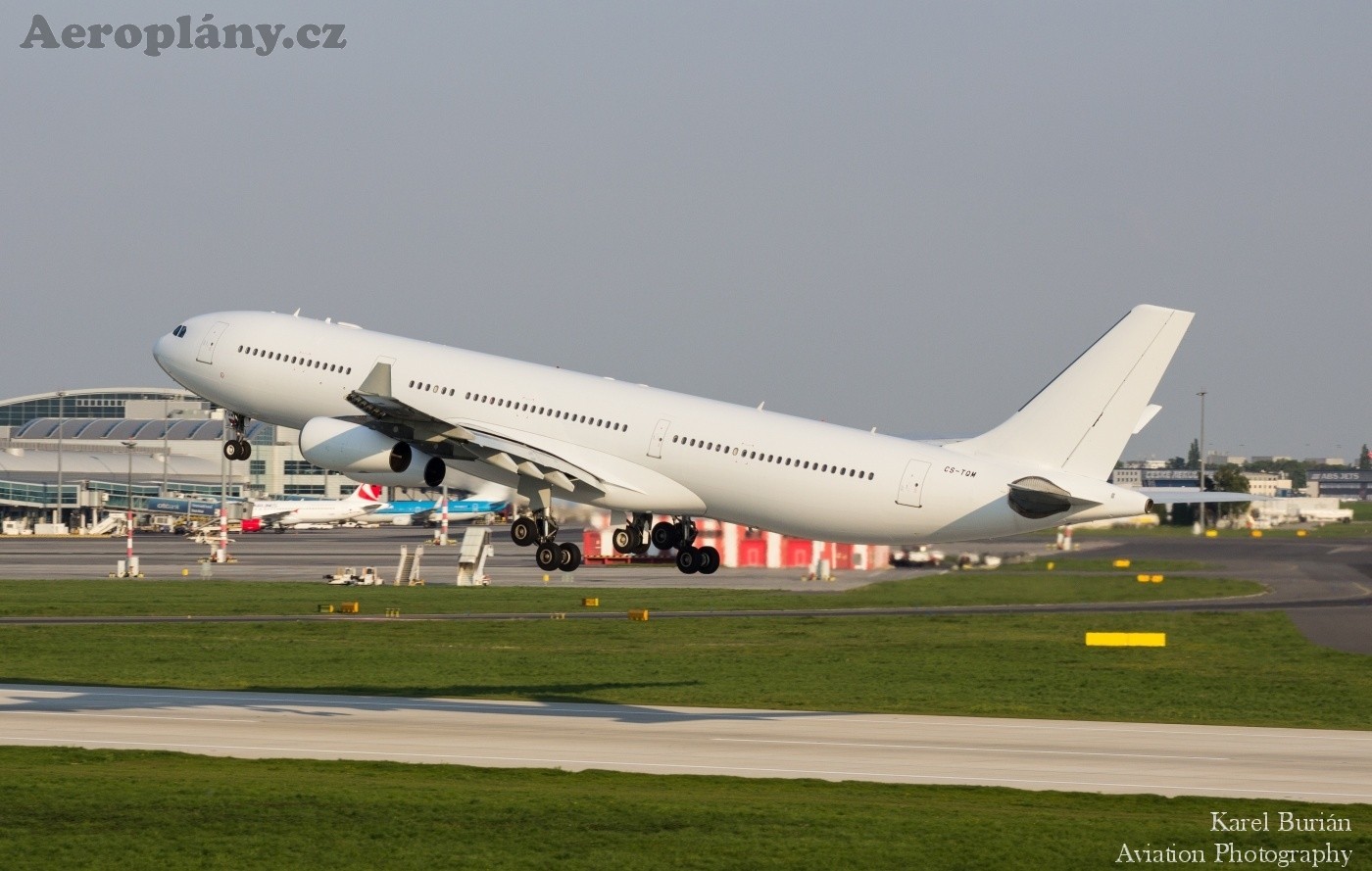 Airbus A340-313, CS-TQM, Hi Fly
