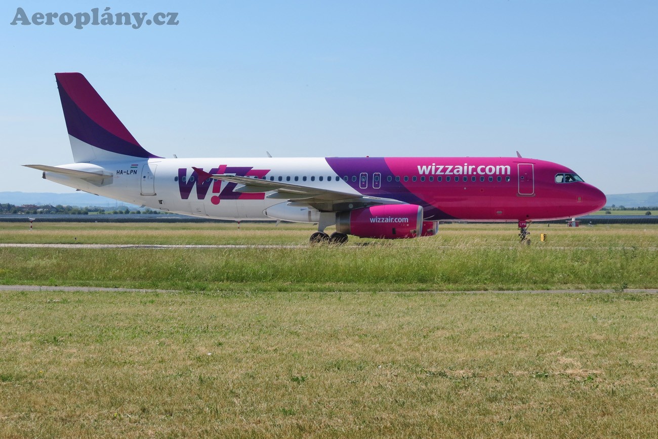 Airbus A320-232 - HA-LPN