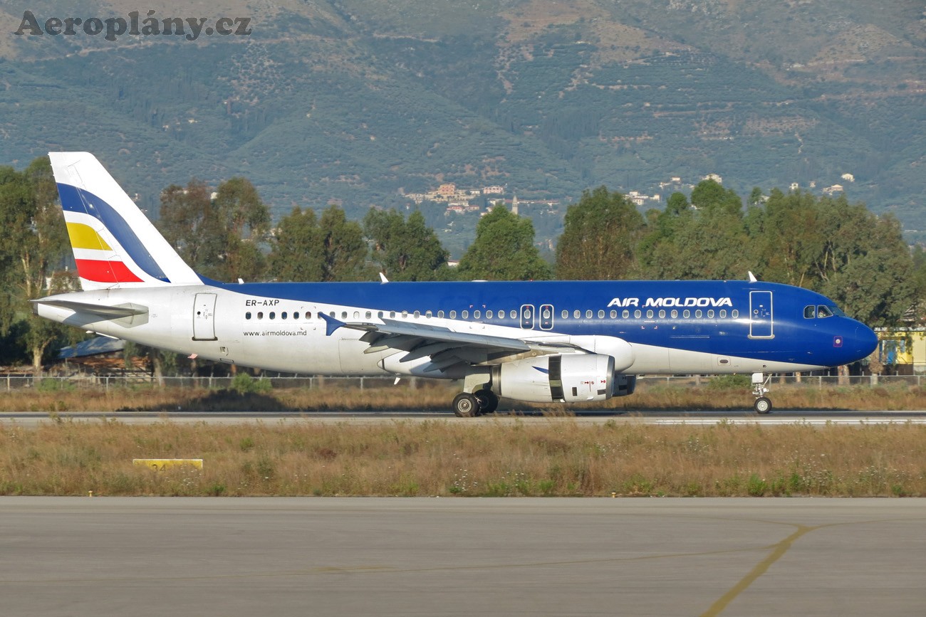 Airbus A320-233 - ER-AXP