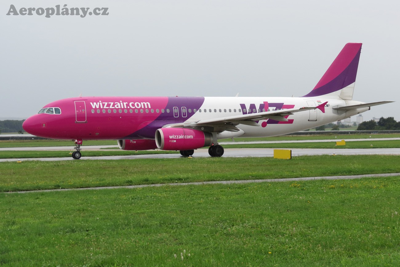 Airbus A320-232 - HA-LWF