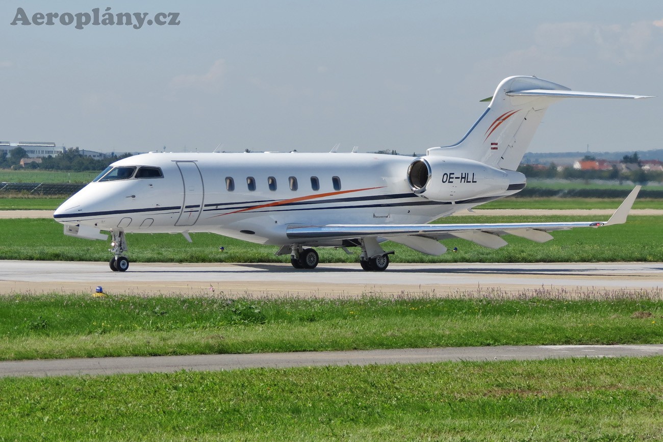 Bombardier BD-100-1A10 Challenger 300 - OE-HLL