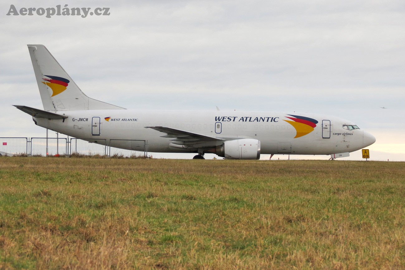 Boeing 737-3Y0(SF) - G-JMCM