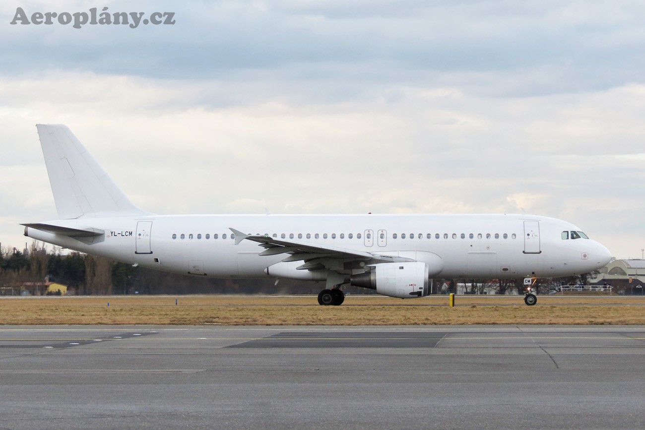 Airbus A320-211 - YL-LCM