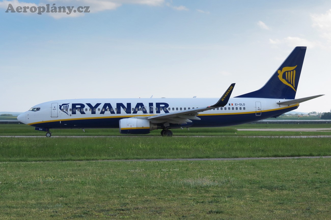 Boeing 737-8AS - EI-DLD