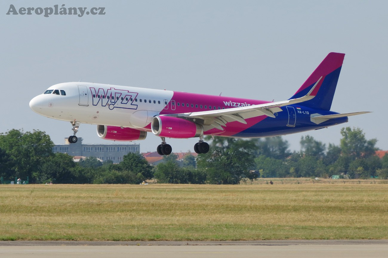 Airbus A320-232 - HA-LYQ