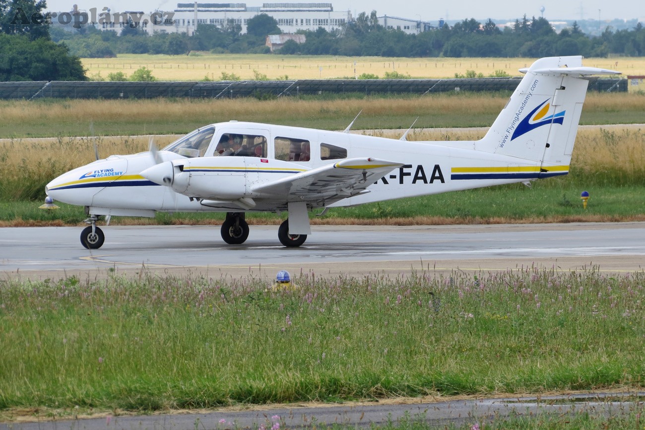 Piper PA-44-180 Seminole - OK-FAA