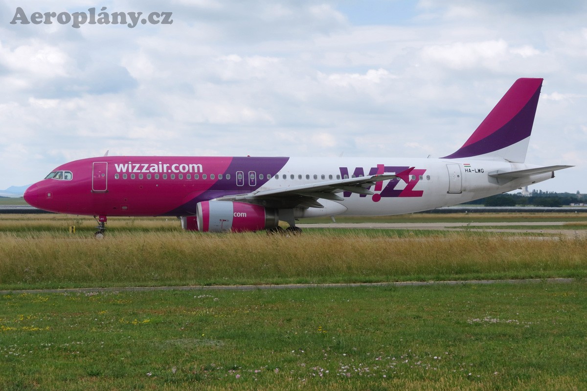 Airbus A320-232 - HA-LWG